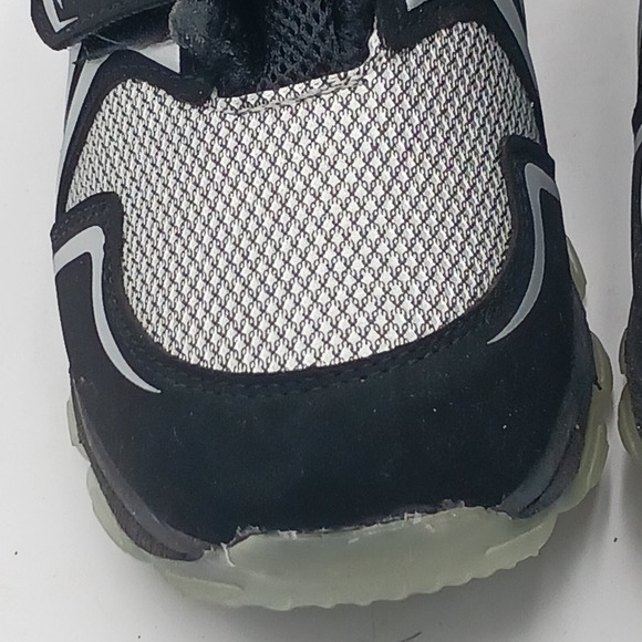 Athletic Works Boy's Silver & Black Athletic Shoes Sneaker  Size 6 - Picture 5 of 14